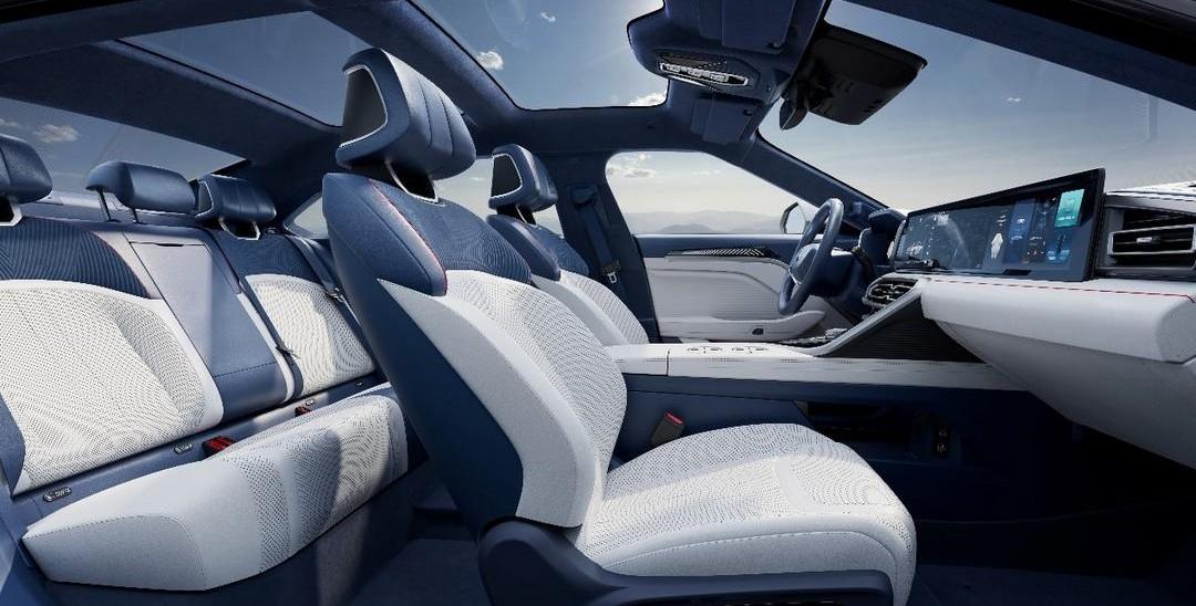 Salon car, Mechelosaurus, Man