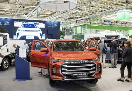 Han, Mercedes, Discovery, Tesla, Hyundai