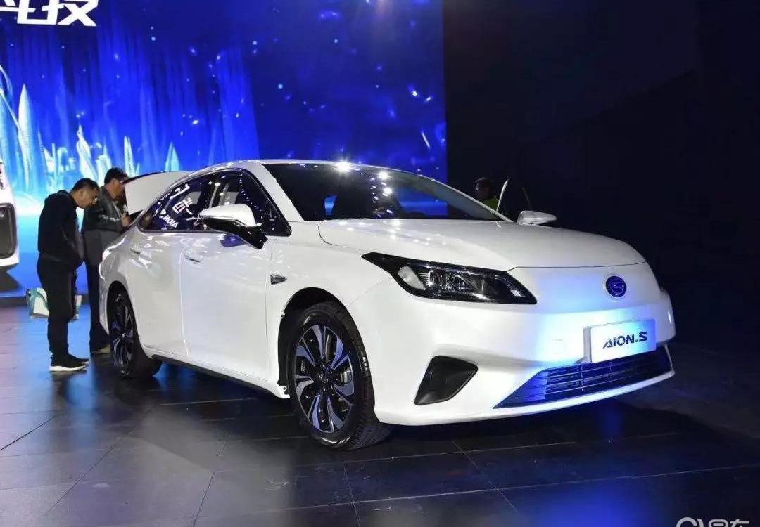 Peugeot, Audi, Xiaopeng, Roewe, Roewe RX5 eMAX
