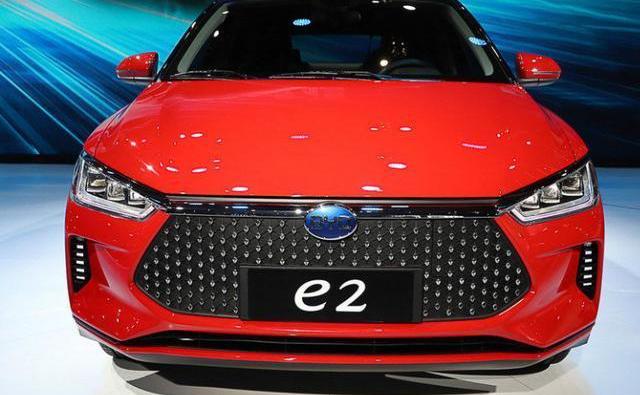 BYD, BYD e2, Man, Tesla