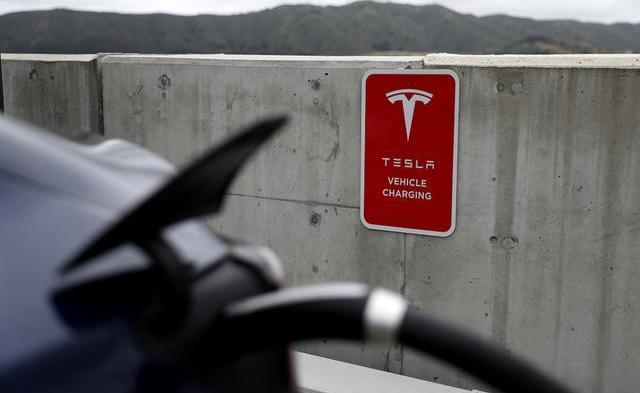 Tesla, Camel, Model 3, Co creation