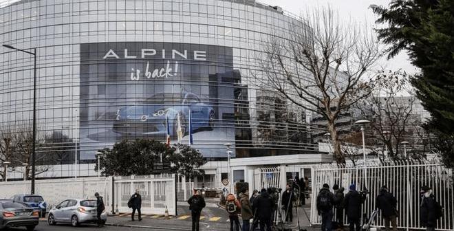 Man, Nissan, Discovery