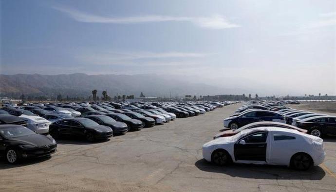 Tesla, Model 3, found