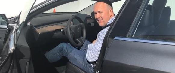 Tesla, Mann, model 3