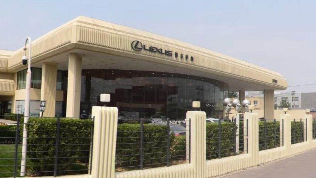 Lincoln, Lexus, Mercedes-Benz, Cadillac, BMW