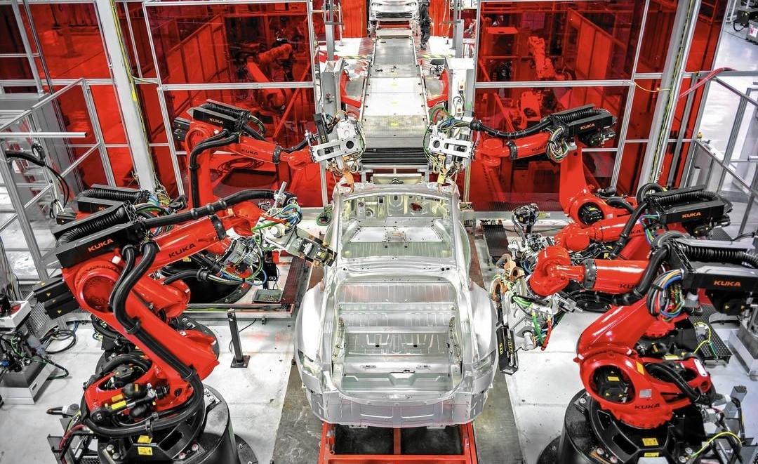 Model 3, Tesla, Nissan, Iron Man 