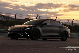 智己L7,智己汽車,保時捷,Taycan