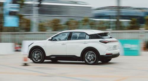 哪吒U,哪吒汽車,特斯拉,Model X,小鵬
