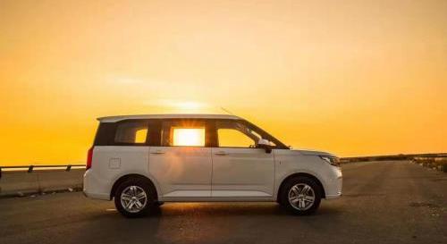 五菱宏光PLUS,五菱汽車