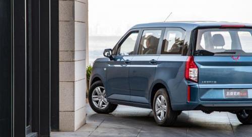 五菱宏光PLUS,五菱汽車